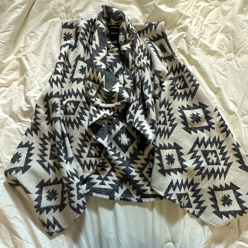 Me Jane Aztec Print Vest Size XL